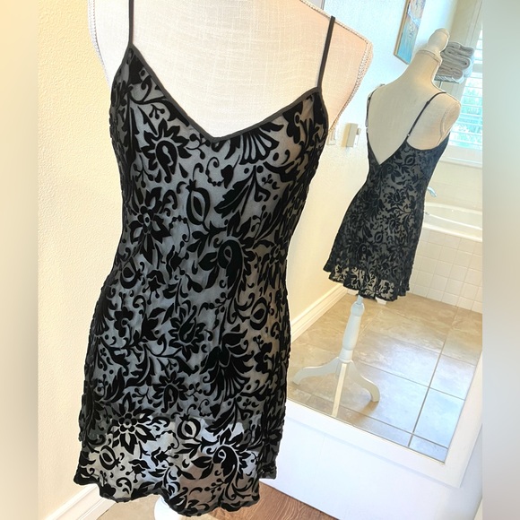Y2K Black silk velvet burnout chemise, Victoria’s Secret size M - Picture 5 of 14